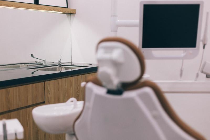 Dental chair and treatment room